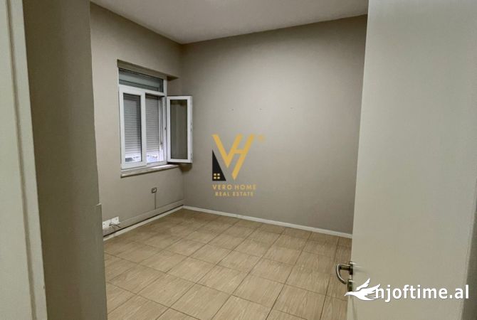Ambient biznesi me qera 3+1 ne Tirane - 1,500 Euro