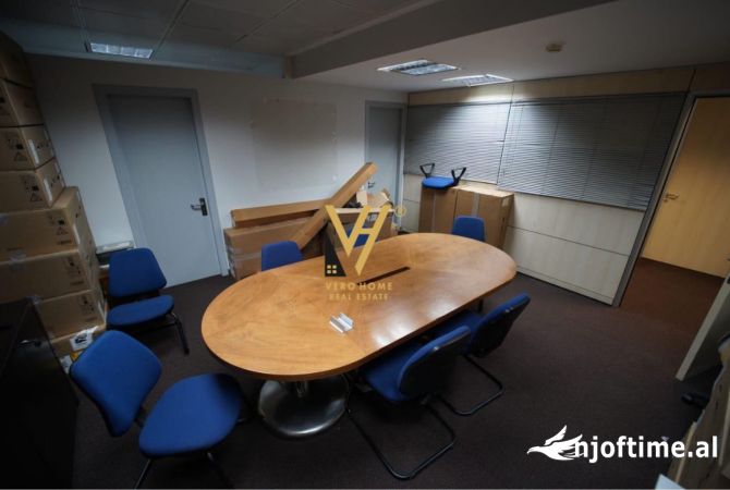 JEPET ZYRE 857 M2 ME QERA TE RRUGA E KAVAJES 12.000 EURO