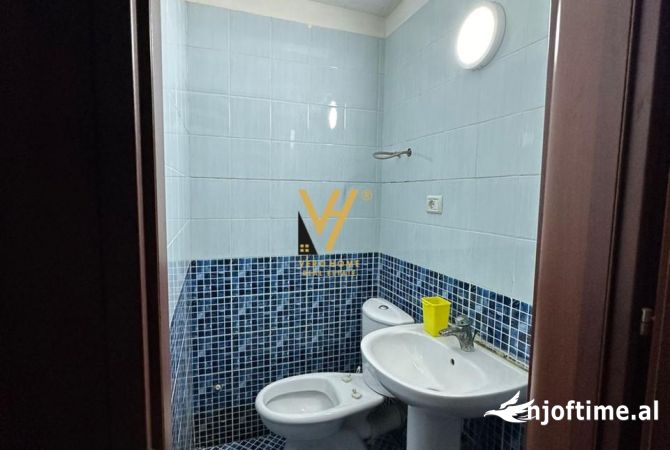 Ambient biznesi me qera 3+1 ne Tirane - 400 Euro