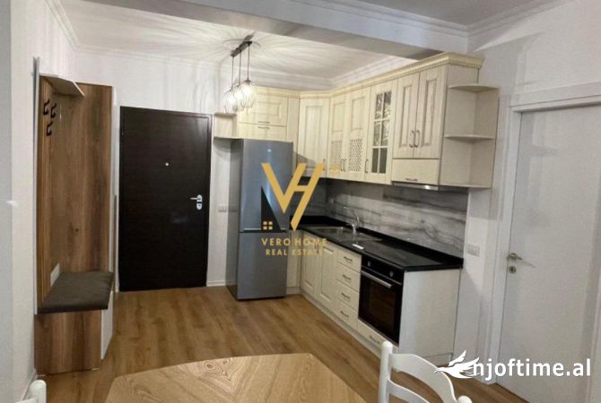 Shtepi me qera Apartament ne Tirane, 2+1, Mobilimi E mobiluar, Pagesa 800  Euro.