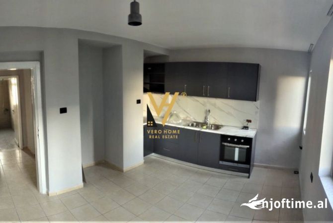 Ambient biznesi me qera 3+1 ne Tirane - 400 Euro
