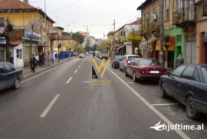 Ambient biznesi me qera 1+1 ne Tirane - 70,000 Leke