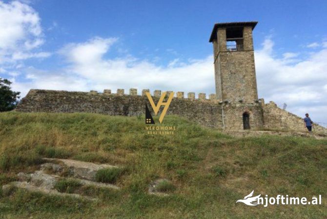 Truall ose Toke  ne Tirane - 315,000 Euro