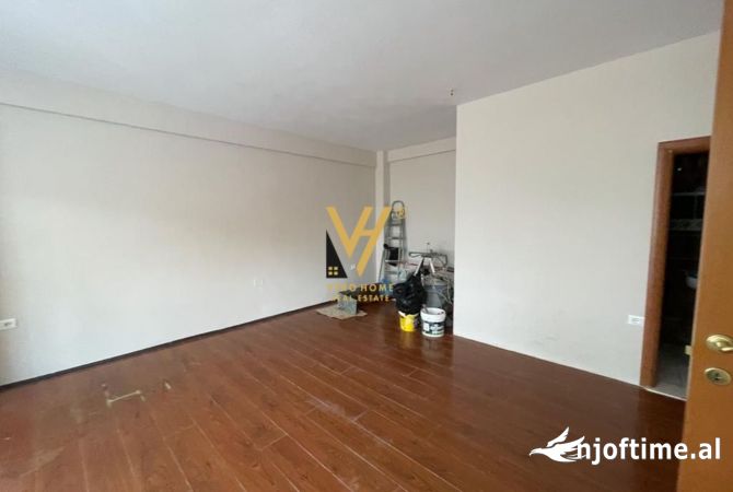 Ambient biznesi me qera 3+1 ne Tirane - 800 Euro