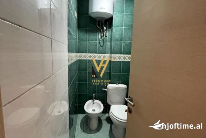 JEPET AMBJENT BIZNESI 100M2 ME QERA TE STACIONI I TRENIT 800 EURO