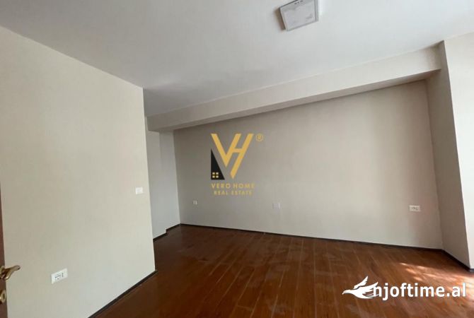 Ambient biznesi me qera 3+1 ne Tirane - 800 Euro