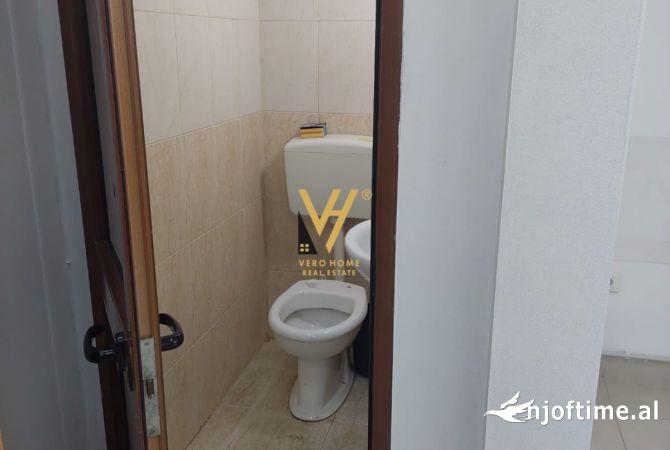 Ambient biznesi me qera 3+1 ne Tirane - 450 Euro