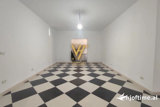 Ambient biznesi me qera 3+1 ne Tirane - 2,000 Euro