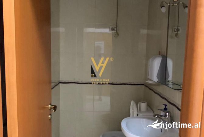Ambient biznesi me qera 3+1 ne Tirane - 600 Euro