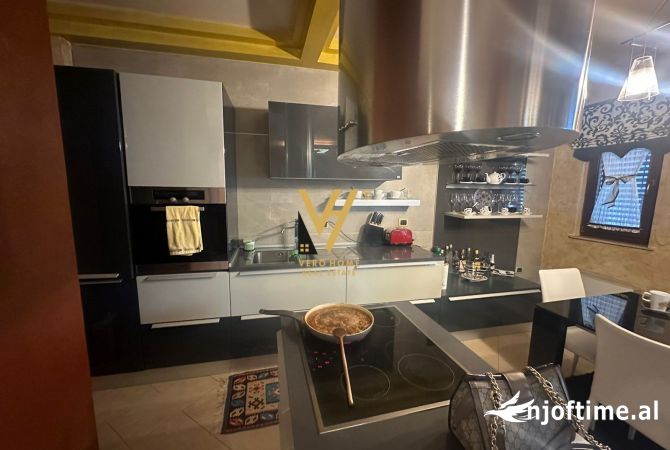 Shtepi ne shitje Apartament ne Tirane, 3+1, Mobilimi E mobiluar, Pagesa 540,000  Euro.