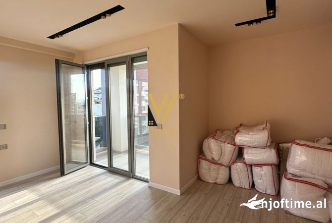 Ambient biznesi me qera 3+1 ne Tirane - 1,350 Euro