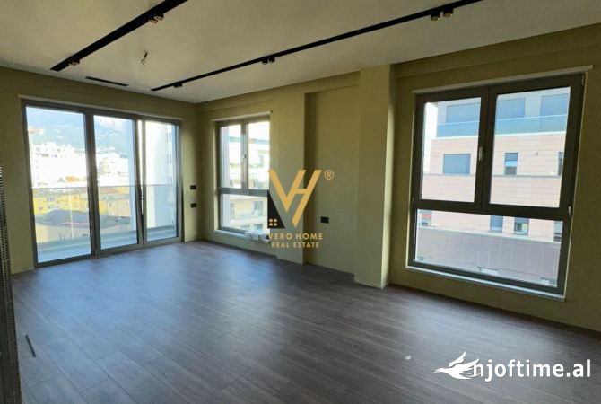 Ambient biznesi me qera 3+1 ne Tirane - 1,800 Euro