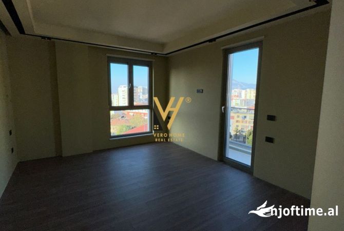 Ambient biznesi me qera 3+1 ne Tirane - 1,800 Euro