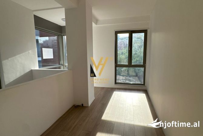 JEPET AMBIENT KOMERCIAL 150M2 ME QERA TE RRUGA E KAVAJES 2.500 EURO