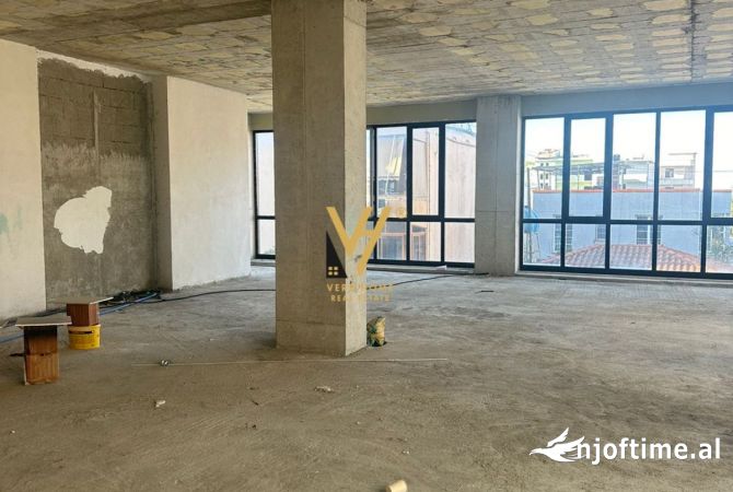 SHITET AMBIENT KOMERCIAL 500 M2 NE KAMEZ 850.000 EURO