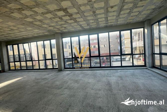 SHITET AMBIENT KOMERCIAL 500 M2 NE KAMEZ 850.000 EURO