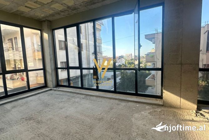 SHITET AMBIENT KOMERCIAL 500 M2 NE KAMEZ 850.000 EURO