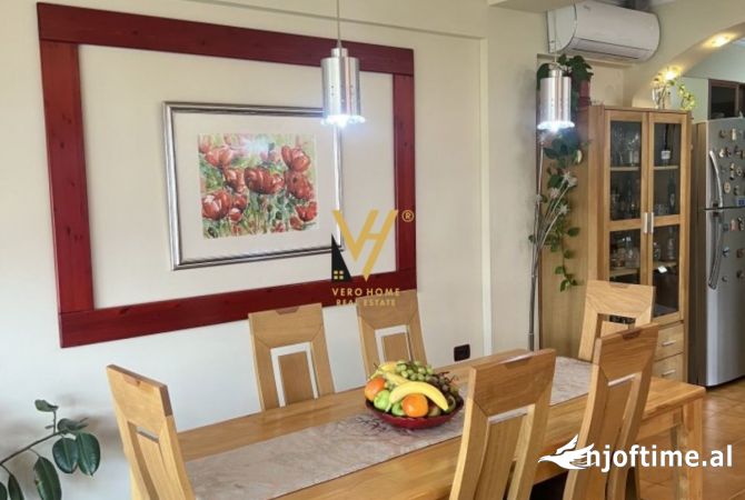 Shtepi ne shitje Apartament ne Tirane, 3+1, Mobilimi E mobiluar, Pagesa 287,000  Euro.