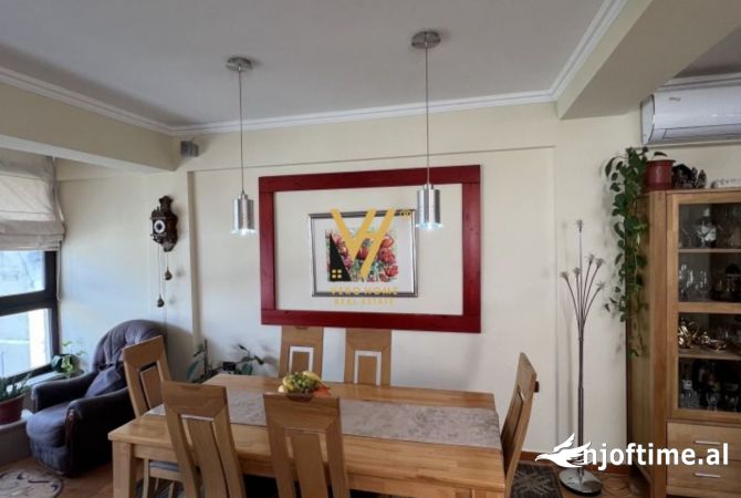 Shtepi ne shitje Apartament ne Tirane, 3+1, Mobilimi E mobiluar, Pagesa 287,000  Euro.