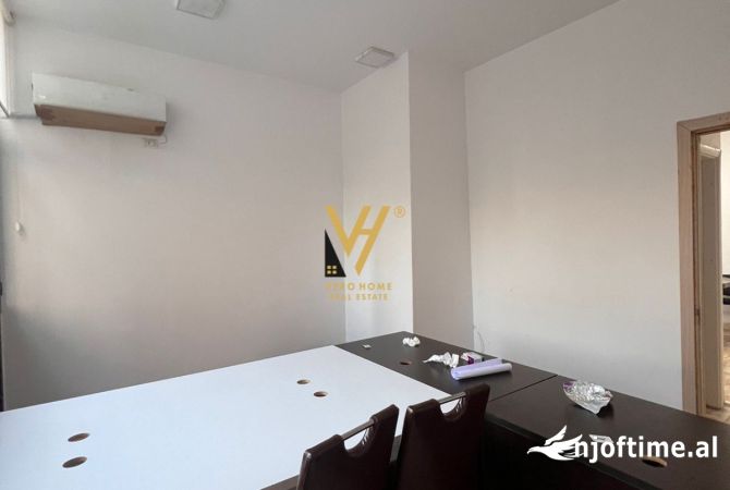 Ambient biznesi me qera 3+1 ne Tirane - 250,000 Leke