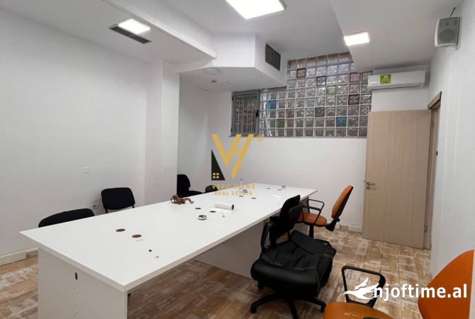 JEPET ZYRE 200 M2 ME QERA TE SELVIA 250.000 LEKE