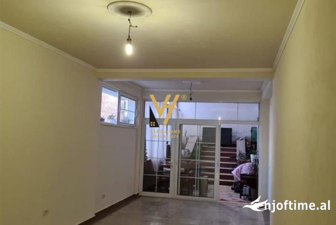 JEPET ZYRE 140M2 ME QERA TE QYTETI I STUDENTIT 700 EURO