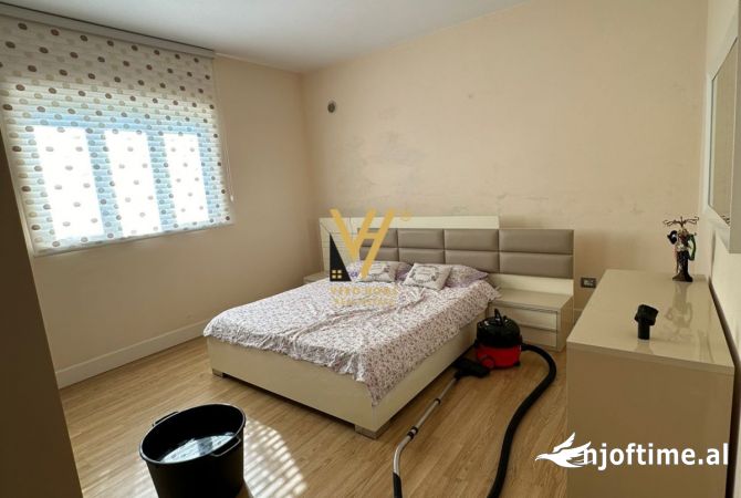 Shtepi ne shitje Vila Luksoze ne Tirane, 7+1, Mobilimi Pjeserisht e mobiluar, Pagesa 755,000  Euro.