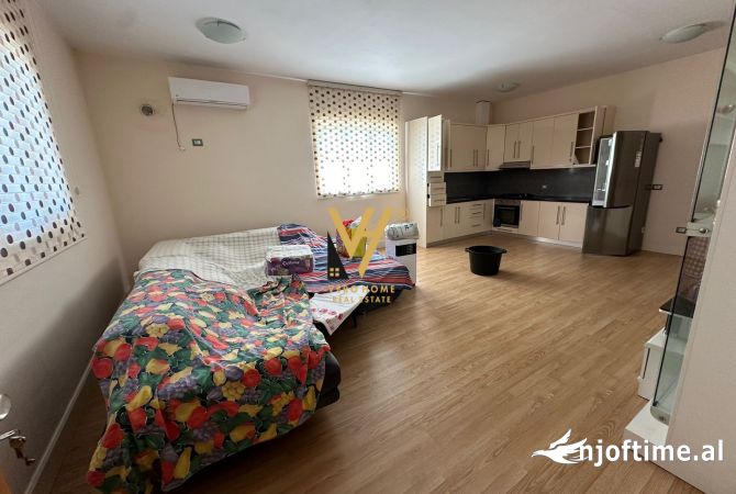 Shtepi ne shitje Vila Luksoze ne Tirane, 7+1, Mobilimi Pjeserisht e mobiluar, Pagesa 755,000  Euro.