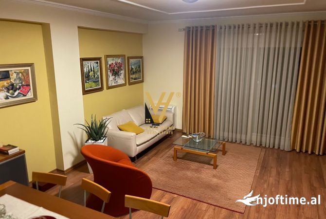 Shtepi me qera 2+1 ne Tirane - 1,600 Euro