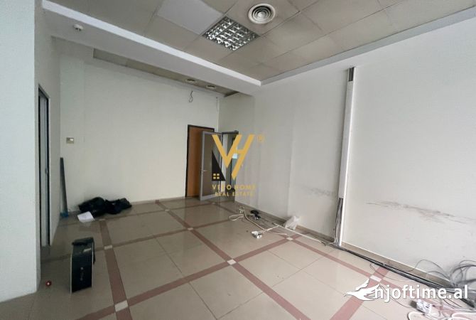 Ambient biznesi me qera 3+1 ne Tirane - 2,700 Euro