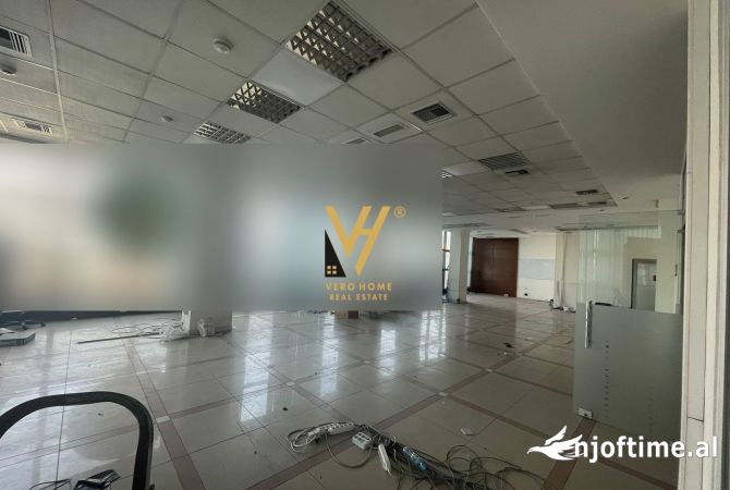 Ambient biznesi me qera 3+1 ne Tirane - 2,700 Euro