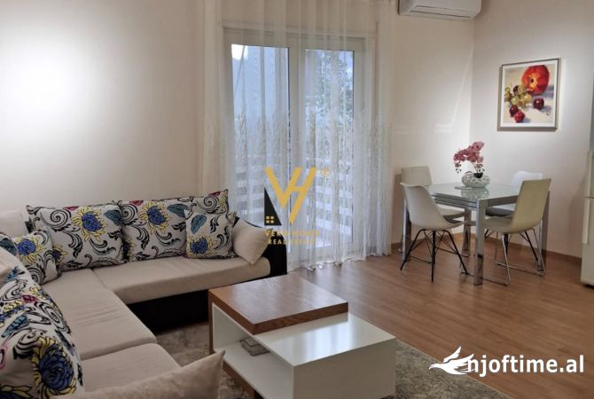 Shtepi me qera 2+1 ne Tirane - 800 Euro