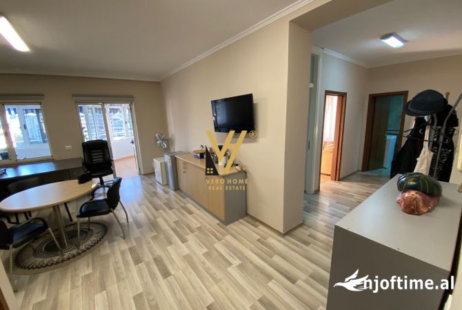 Shtepi me qera Apartament ne Tirane, 2+1, Mobilimi E mobiluar, Pagesa 1,300  Euro.