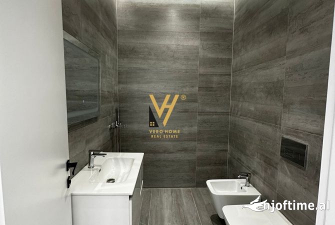Ambient biznesi ne shitje 3+1 ne Tirane - 220,000 Euro