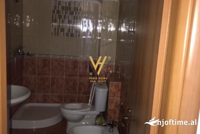 Ambient biznesi me qera 3+1 ne Tirane - 650 Euro