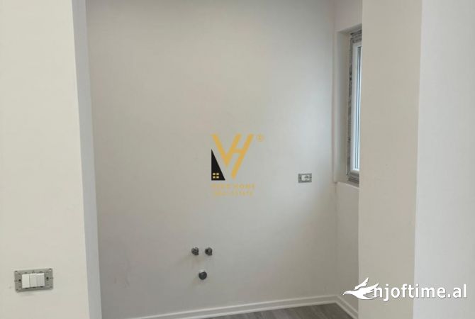 JEPET ZYRE 53 M2 ME QERA TE XHAMLLIKU 500 EURO