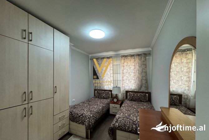 Shtepi ne shitje Apartament ne Tirane, 2+1, Mobilimi E mobiluar, Pagesa 270,000  Euro.