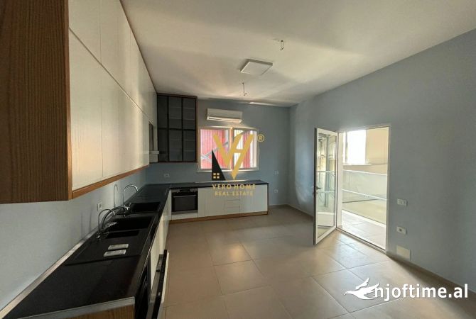 Ambient biznesi ne shitje 4+1 ne Tirane - 2,000,000 Euro