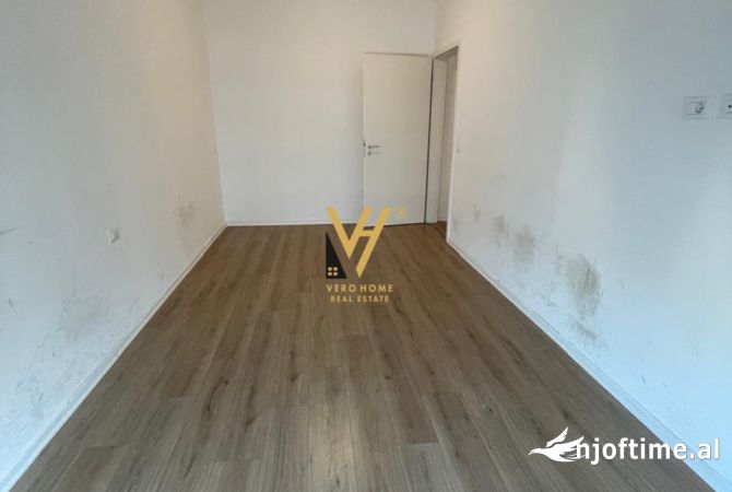 JEPET ZYRE 115 M2 ME QERA TE KOMPLEKSI KONTAKT , 21 DHJETORI 600 EURO