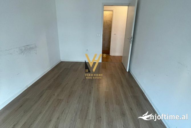 JEPET ZYRE 115 M2 ME QERA TE KOMPLEKSI KONTAKT , 21 DHJETORI 600 EURO