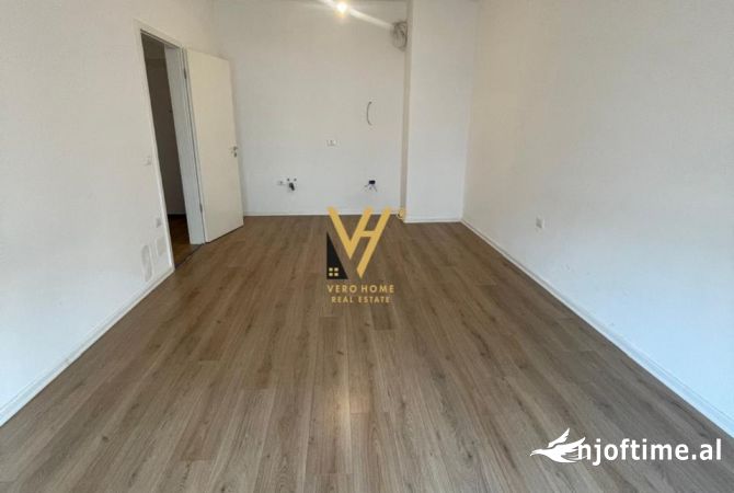 JEPET ZYRE 115 M2 ME QERA TE KOMPLEKSI KONTAKT , 21 DHJETORI 600 EURO