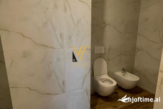 JEPET ZYRE 115 M2 ME QERA TE KOMPLEKSI KONTAKT , 21 DHJETORI 600 EURO