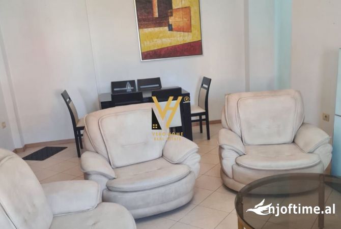Shtepi me qera 2+1 ne Tirane - 700 Euro