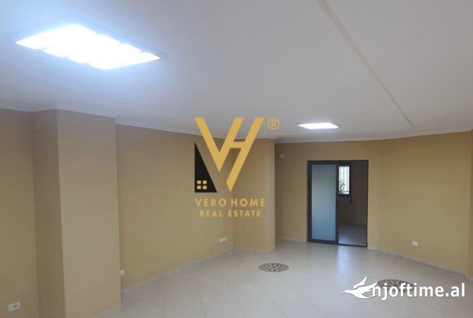 JEPET ZYRE 160 M2 ME QERA NE QENDER 1.600 EURO