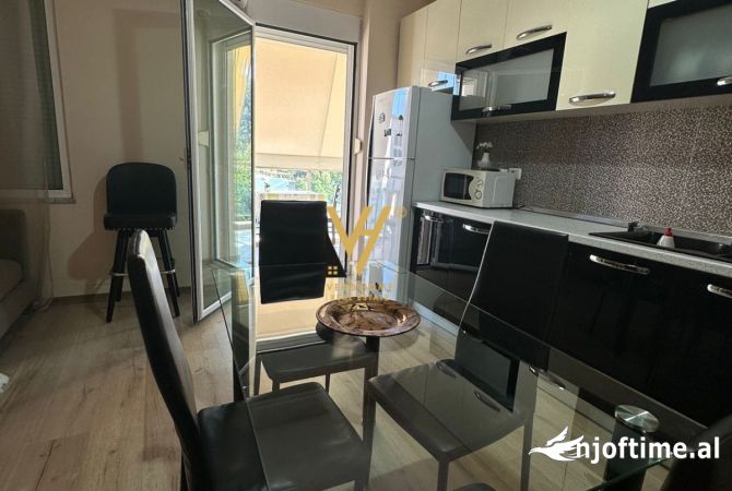 Shtepi me qera Apartament ne Tirane, 2+1, Mobilimi E mobiluar, Pagesa 650  Euro.
