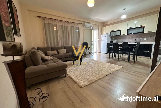 Shtepi me qera Apartament ne Tirane, 2+1, Mobilimi E mobiluar, Pagesa 650  Euro.