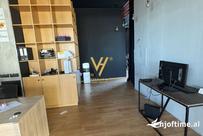 JEPET ZYRE 250 M2 ME QERA TE KODRA E DIELLIT 1.000 EURO