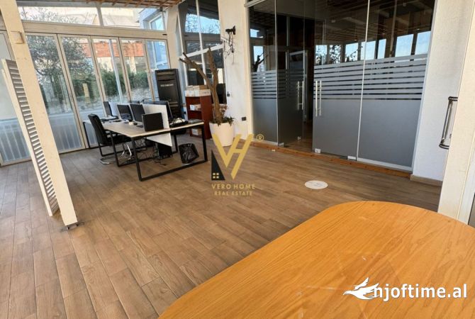Ambient biznesi me qera 3+1 ne Tirane - 1,000 Euro