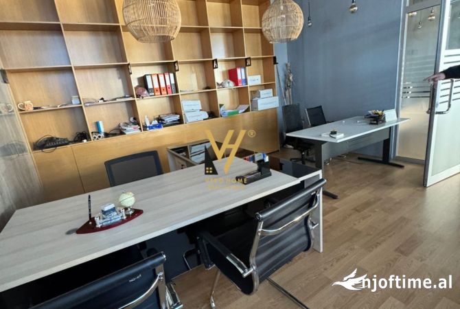 JEPET ZYRE 250 M2 ME QERA TE KODRA E DIELLIT 1.000 EURO