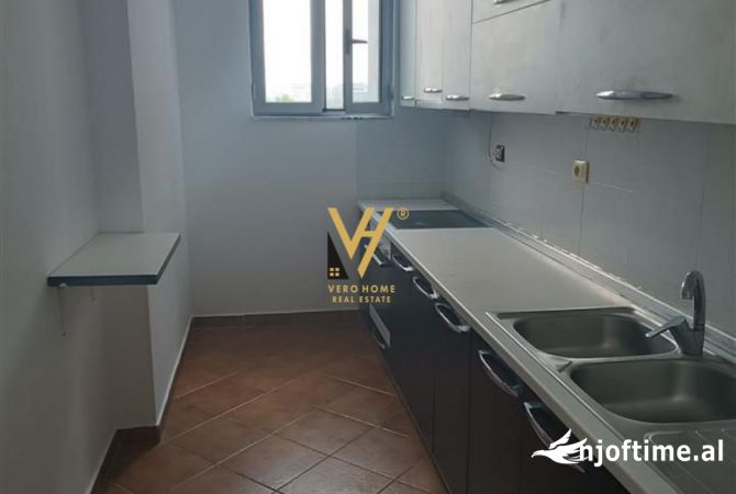 Shtepi me qera Apartament ne Tirane, 3+1, Mobilimi E mobiluar, Pagesa 500  Euro.